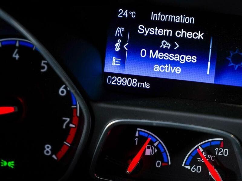 2016 Ford Focus - Thumbnail 32