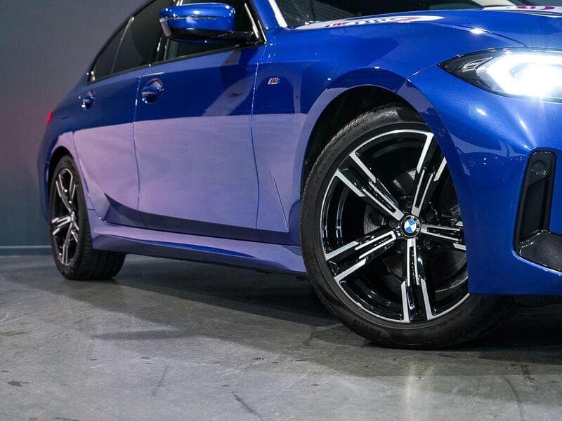 2023 BMW 3 Series - Thumbnail 9
