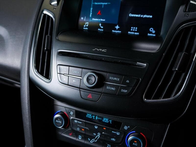 2017 Ford Focus - Thumbnail 26